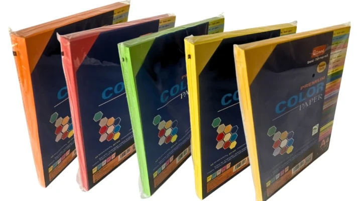 Xấp giấy bìa Thái A4 full màu chính hãng nguyên seal với bao bì tiêu chuẩn được phân phối bởi PT Phúc Thịnh.