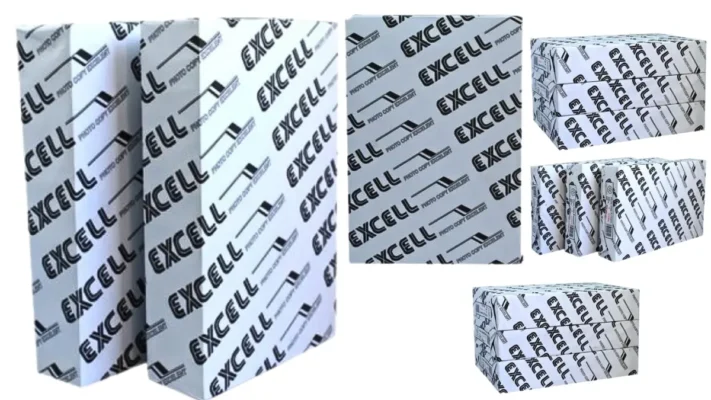 Ống kính phóng đại vào bề mặt văn bản để thấy rõ độ sắc nét giấy Excel A4, các nét chữ in gãy gọn, không bị nhòe hay đứt nét.