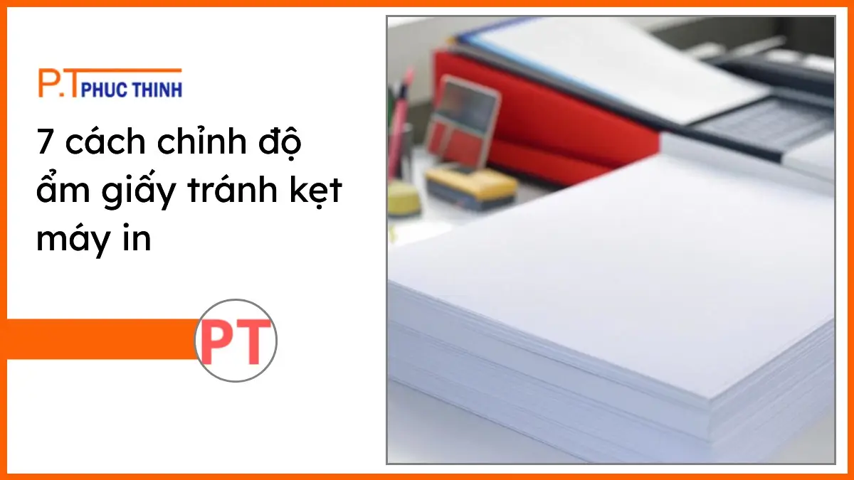 Chồng giấy in A4 trắng sáng PT Phúc Thịnh trên bàn làm việc gọn gàng, minh họa cách chỉnh độ ẩm giấy tránh kẹt máy in.