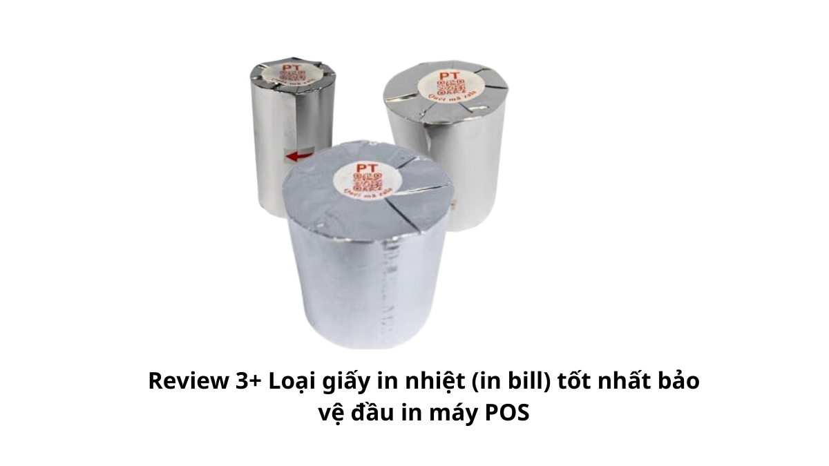 Ba cuộn giấy in nhiệt thuộc các thương hiệu hàng đầu như Oji và Sakura được xếp cạnh nhau để đánh giá chất lượng bề mặt giấy mịn giúp bảo vệ đầu in.