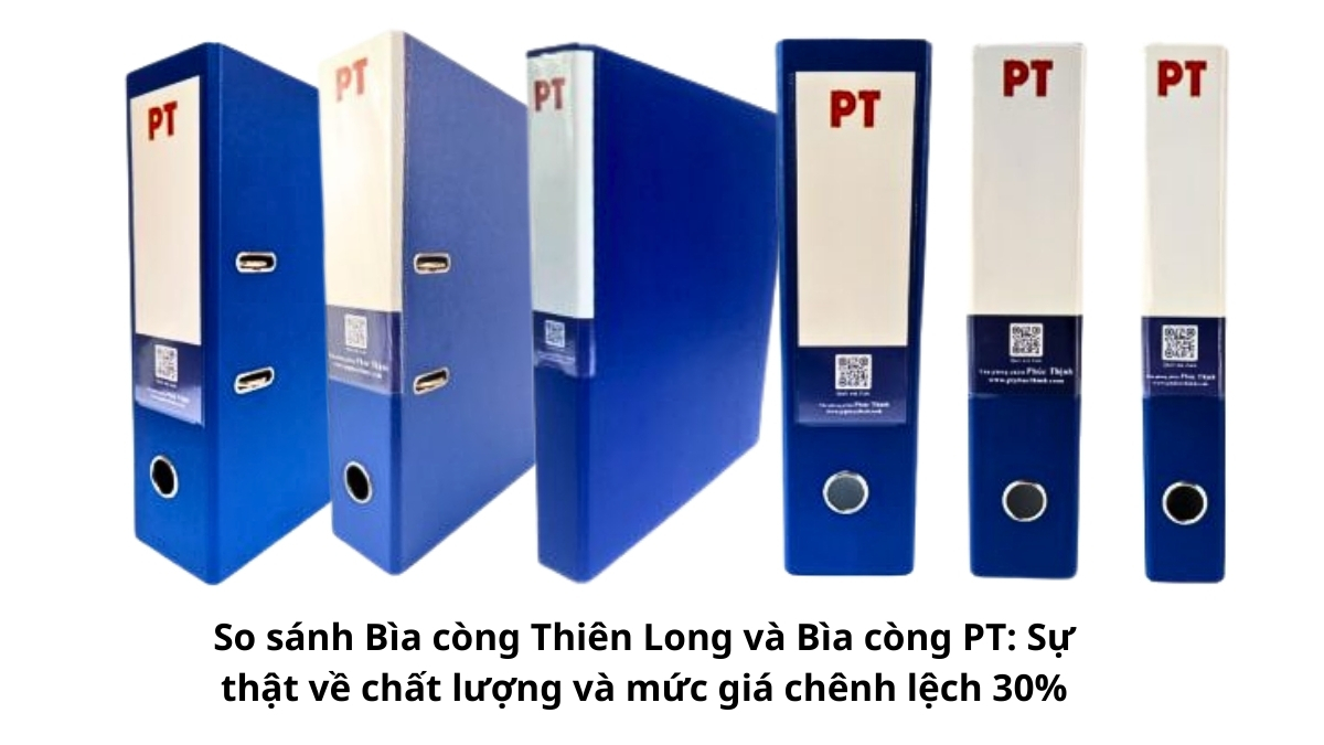 Hai chiếc bìa còng Thiên Long màu xanh và bìa còng PT đặt cạnh nhau để so sánh trực quan về kích thước và lớp mạ bên ngoài.