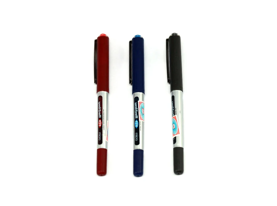 Ba cây bút mực nước Uniball UB-150 eye micro màu đỏ, xanh và đen, thân bọc kim loại